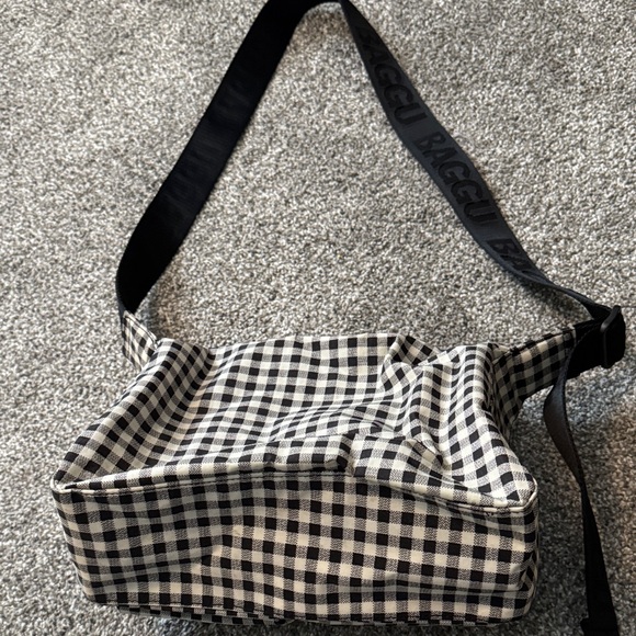 Baggu Black White Gingham Medium Cargo Crossbody Bag with Black Strap GUC - Picture 3 of 5